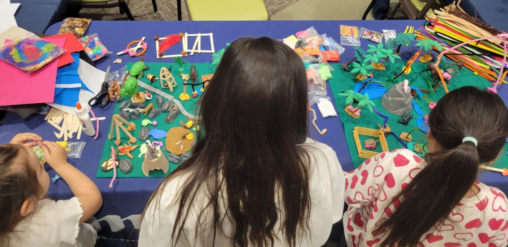 A few children - seen from behind - working on park elements. 